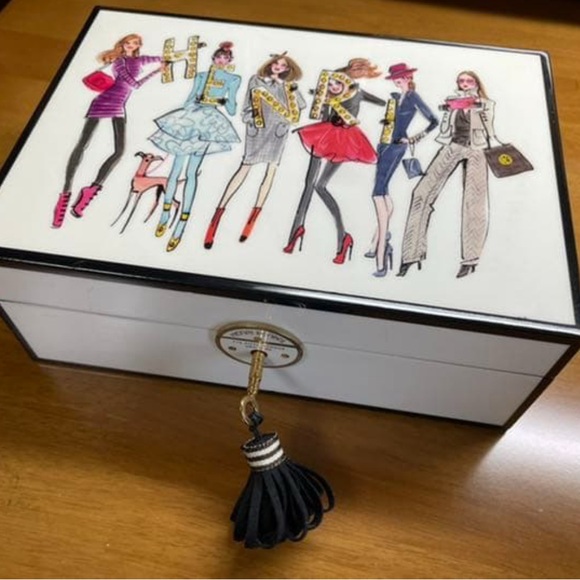 Henri Bendel White and Black Fashion Illustration Box - Picture 2 of 8